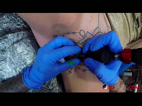 ❤️ tattooed ທີ່ສຸດ Hottie Sully Savage ໄດ້ຮັບ tattoo ສຸດ clitoris ຂອງນາງ ❤❌ ຮູບໂປ້ງາມ ທີ່ lo.libporno.ru ❌️
